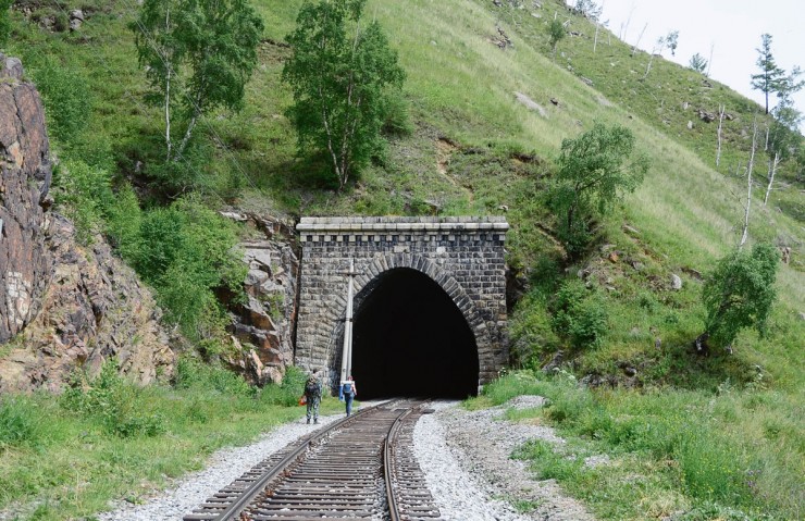 Колоритные кругобайкальские тоннели будоражат воображение современного путешественника и дают богатую почву для легенд.