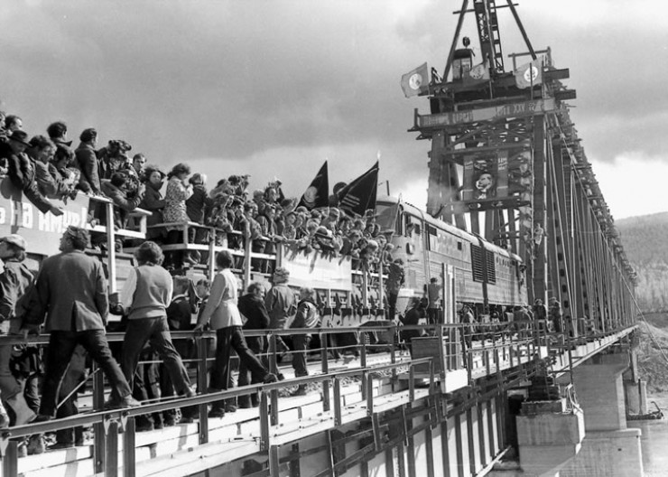 Сентябрь 1975 года: открытие железнодорожного моста через Лену. Мост был построен в два раза быстрее планового задания — за полтора года вместо трех.