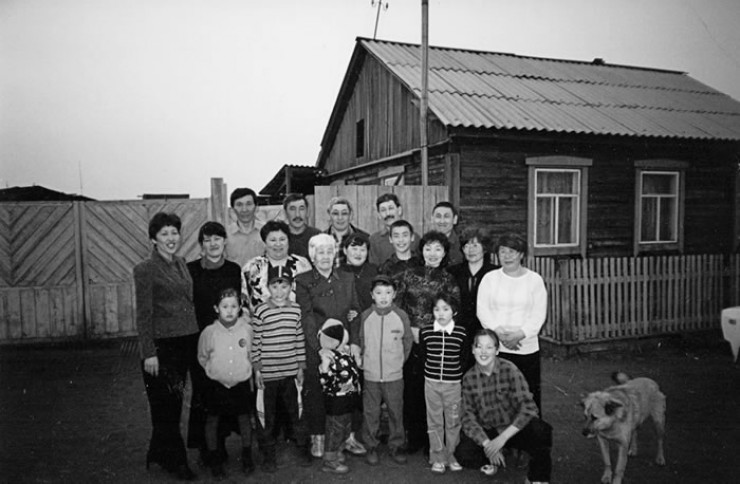 Надежда Бубаева с детьми, невестками и внуками