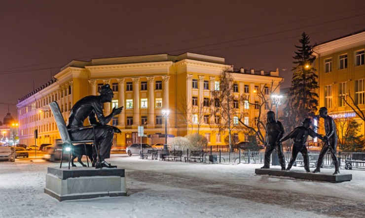 У памятника Леониду Гайдаю и его троице поклонники таланта режиссёра услышат песни из любимых кинофильмов