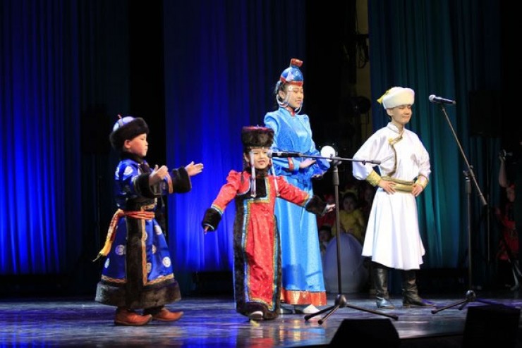 Осинский район показал на концерте новоленинских звездочек, которые недавно успешно выступили на конкурсе «Баатар, Дангина — 2015»