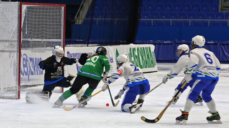 Одна из 24 результативных атак «Сибсканы», проведенных в двух матчах со сборной Свердловской области