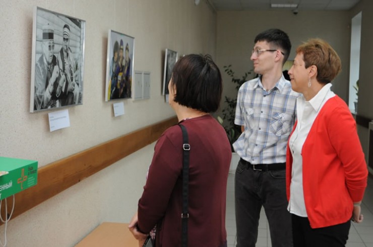 Выставка притягивает внимание и студентов,  и преподавателей, и гостей университета.