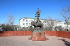 Скульптура Даши Намдакова «Четверо дружных».