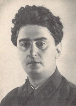 Иосиф Уткин. Фотография 1941-1942 гг. на удостоверении военного корреспондента (ЦГАЛИ)
