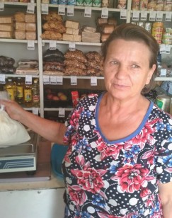 Каждое лето Наталья Шавкедовна из Нижне- удинского района берет 50-килограммовый мешок сахара. В том числе на заготовки, на варенье. В прошлом году приобретала из расчета 40 с лишним рублей за кг, нынче — 37.