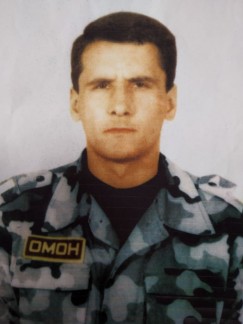 Сергей Коваленков, командир взвода иркутского ОМОНа, погиб за неделю до предполагаемого возращения домой. Это была его пятая командировка в Грозный.