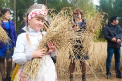 Софья поёт в белорусском ансамбле и впервые приняла участие в Дажынках: все представления праздника проходили под аутентичные народные песни в исполнении коллектива «Крывiчы»