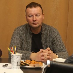 Андрей Андреев, замруководителя фракции КПРФ, член комитета по госстроительству, рассказал, что за бюджет в первом чтении проголосовало 25 депутатов, это минимальное количество за последние годы, необходимое для принятия решения. Решение депутатов фракции КПРФ было единогласное — голосовать против Андрей Андреев, замруководителя фракции КПРФ, член комитета по госстроительству, рассказал, что за бюджет в первом чтении проголосовало 25 депутатов, это минимальное количество за последние годы, необходимое для принятия решения. Решение депутатов фракции КПРФ было единогласное — голосовать против