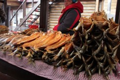 70% рыбы, которая продается в Листвянке, это пелядь, которую везут из Красноярска и выдают туристам за омуль.