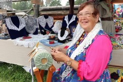 Валентина Яковлева — мастер кружевного плетения