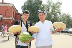 В Узбекистане первые дыни созревают  уже в июне
