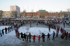 В понедельник в 18.00 на площади Дворца спорта «Труд» состоится IX флешмоб «Ехэ Ёхор». Здесь же ожидается театрализованное представление шамана и этническое фаер-шоу.