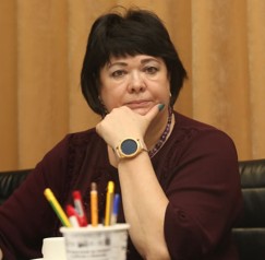 Вице-спикер ЗС Ольга Носенко напомнила про неисполненные обещания федерального правительства перед жителями Иркутской области. Например, Ледовый дворец. Все радовались, когда Путин дал разрешение на его строительство. И вот дворец построен, а Федерация нам до сих пор не отдала обещанный миллиард рублей. Изначально предполагалось софинансирование, 70% — Федерация, 30% — область. Но на сегодняшний день все наоборот: 30% — Федерация, 70% — область Вице-спикер ЗС Ольга Носенко напомнила про неисполненные обещания федерального правительства перед жителями Иркутской области. Например, Ледовый дворец. Все радовались, когда Путин дал разрешение на его строительство. И вот дворец построен, а Федерация нам до сих пор не отдала обещанный миллиард рублей. Изначально предполагалось софинансирование, 70% — Федерация, 30% — область. Но на сегодняшний день все наоборот: 30% — Федерация, 70% — область