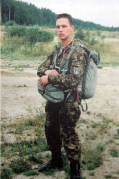 Андрей Шерстянников с детства мечтал о воинской службе. Был направлен в командировку в Чечню. Он должен был вернуться в феврале, но остался  — офицеров не хватало...