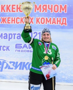 Капитан чемпионов Екатерина Тищенко  с главным российским трофеем