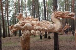 Третье место заняла команда из Монголии — Церенбат Дашбальджир и Баярсайхан Базарсад со скульптурой «Неуспокаивающийся старик».