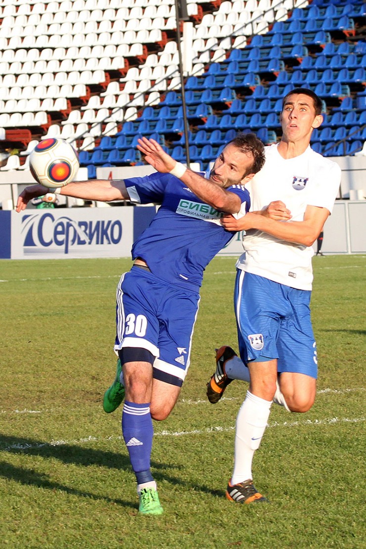 Азамат Гонежуков (№ 30) отметился в этом матче голевой передачей