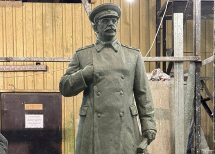 Памятник Сталину в Вологде Памятник Сталину в Вологде