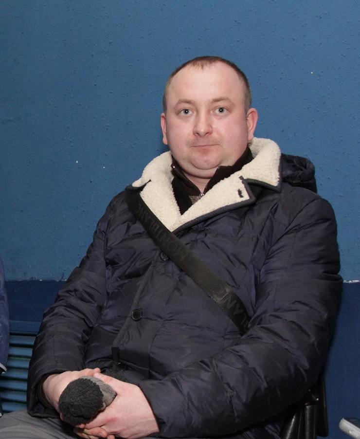 Этих троих людей навсегда связала одна авария. 20 октября 2015 года Александр Кустов (на фото слева), управляя в нетрезвом виде внедорожником Toyota Land Cruiser 200, совершил несколько грубейших нарушений и сбил стоявшую на тротуаре 45-летнюю ангарчанку Инну Казьмину. Женщина погибла на месте. Теперь ее сын Сергей (на фото справа) старается добиться справедливого наказания для виновного в гибели матери Этих троих людей навсегда связала одна авария. 20 октября 2015 года Александр Кустов (на фото слева), управляя в нетрезвом виде внедорожником Toyota Land Cruiser 200, совершил несколько грубейших нарушений и сбил стоявшую на тротуаре 45-летнюю ангарчанку Инну Казьмину. Женщина погибла на месте. Теперь ее сын Сергей (на фото справа) старается добиться справедливого наказания для виновного в гибели матери