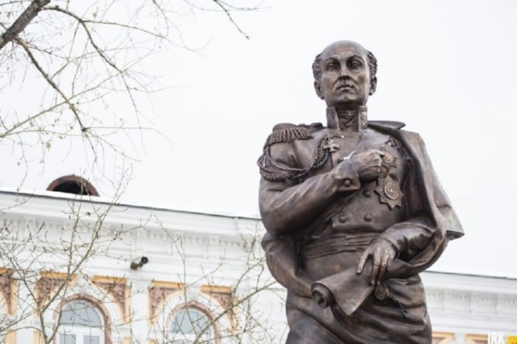 Памятник Михаилу Сперанскому в Иркутске