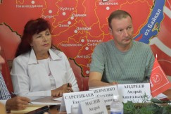 Депутат от Ангарска в Законодательном собрании Светлана Шевченко, ведущий и инициатор круглого стола депутат от Братска Андрей Андреев Депутат от Ангарска в Законодательном собрании Светлана Шевченко, ведущий и инициатор круглого стола депутат от Братска Андрей Андреев